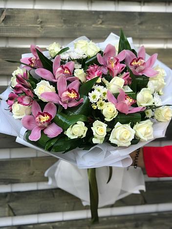 Букет цветов из: Розы и Хризантемы в Мысхако