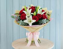 Букет цветов из:  Лилии и Розы в Мысхако