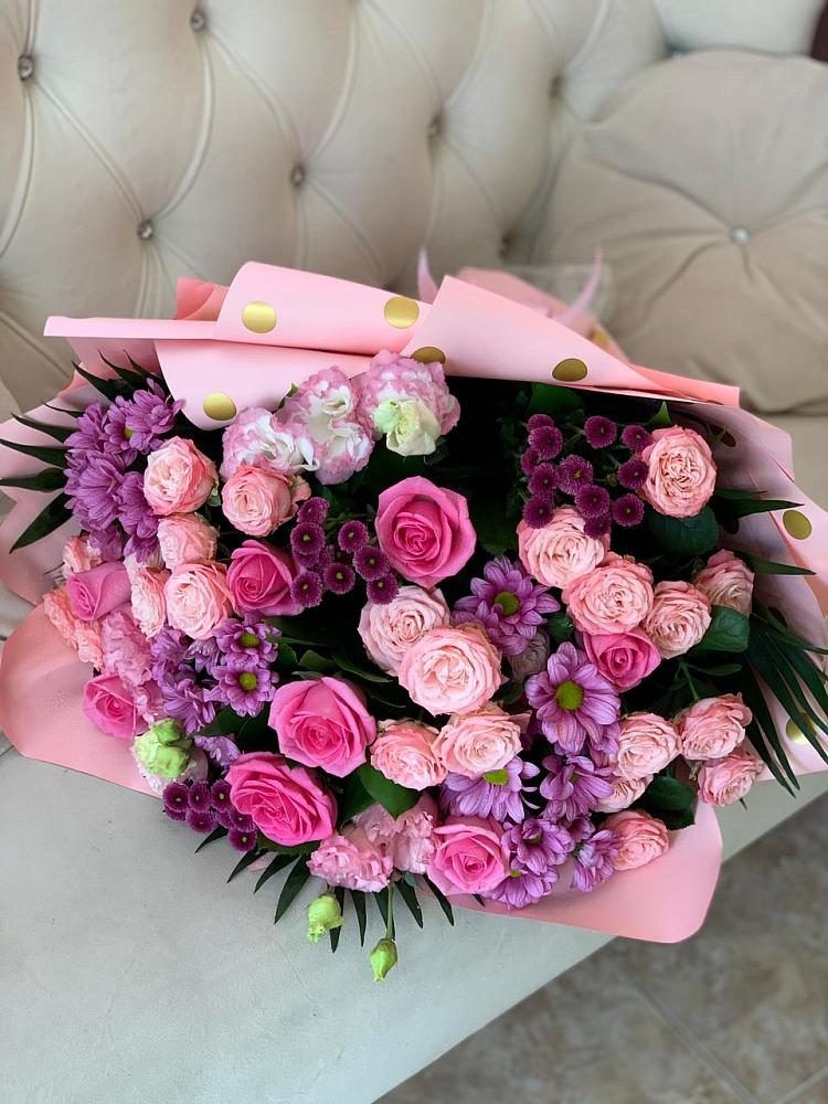 Букет цветов из: Хризантемы, Розы и Лизиантусы в Мысхако