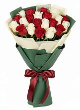 Букет Микс из красных и белых роз в Мысхако