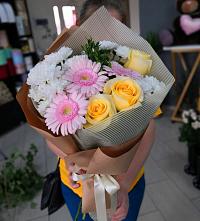 Букет цветов из:  Герберы, Розы и Хризантемы в Мысхако