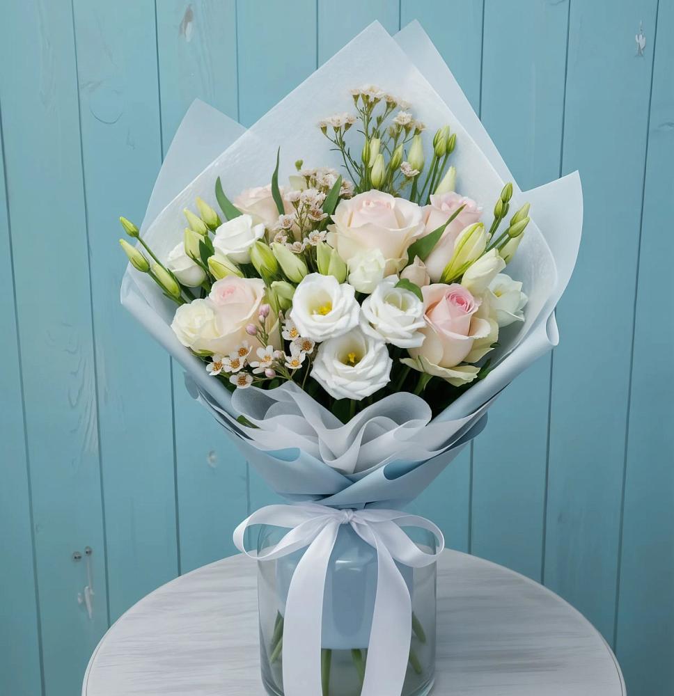 Букет цветов из: Розы и Лизиантусы в Мысхако