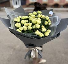 Букет Белые кустовые розы Солинеро в Мысхако