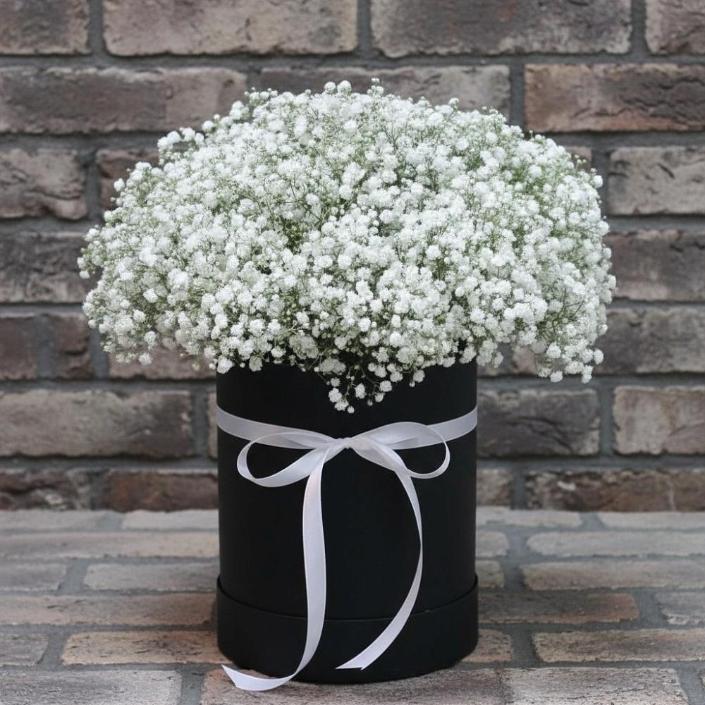 Цветочная композиция из Гипсофила в шляпной коробке в Мысхако