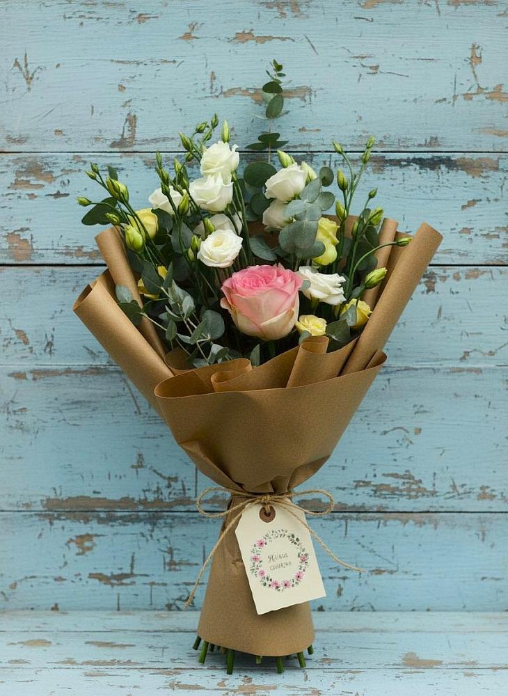 Букет цветов из: Розы и Лизиантусы в Мысхако