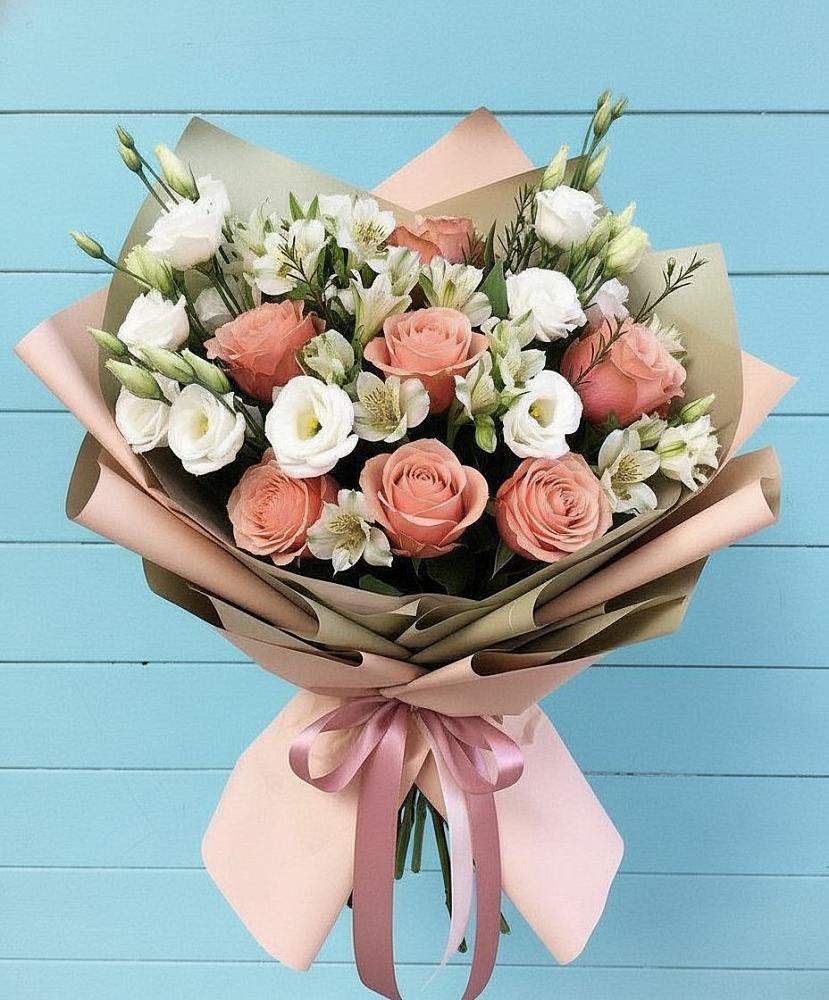 Букет цветов из: Розы, Альстромерии и Лизиантусы в Мысхако