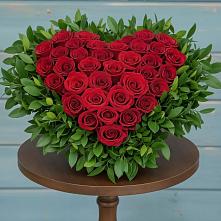 Цветочная композиция из Розы в виде сердца в Мысхако