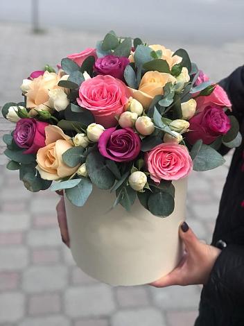 Цветочная композиция из Розы в шляпной коробке в Мысхако