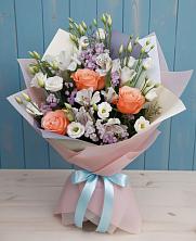 Букет цветов из:  Лизиантусы, Розы, Альстромерии и Гипсофила в Мысхако