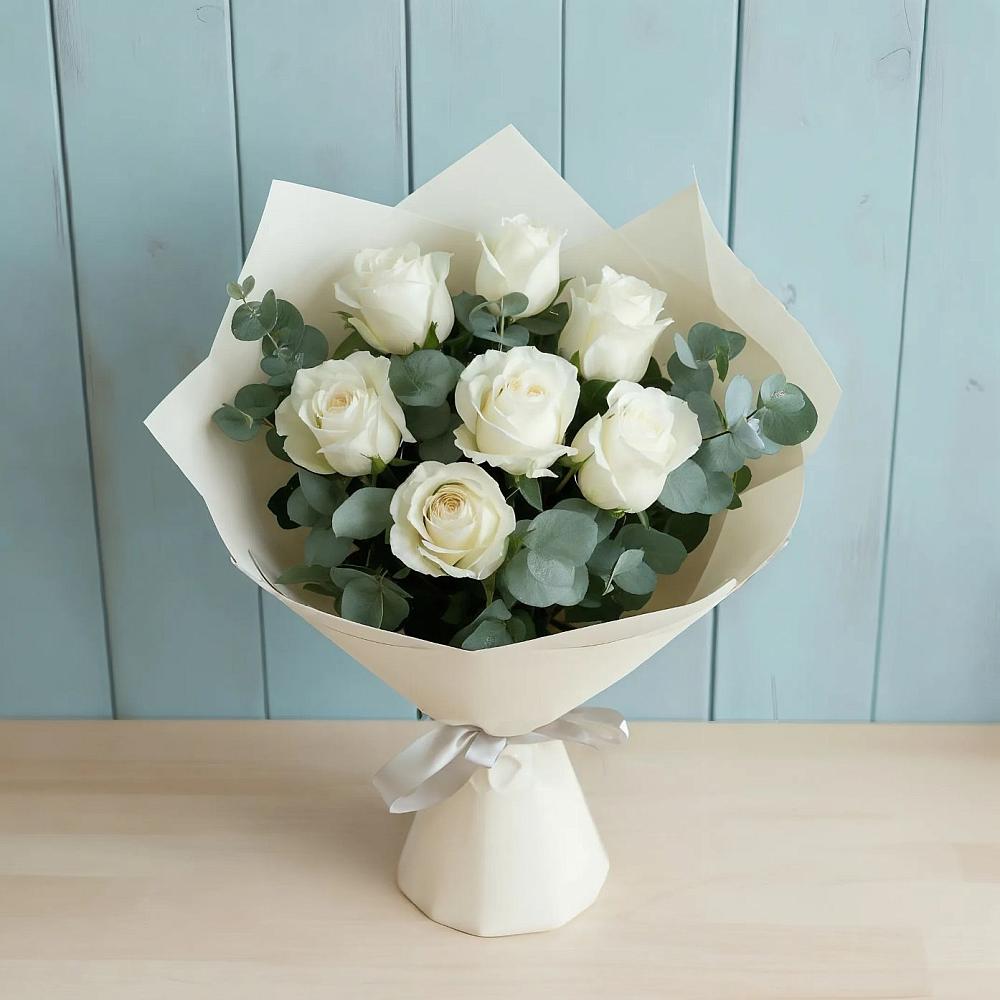 Букет Белые розы в Эвкалипте в Мысхако