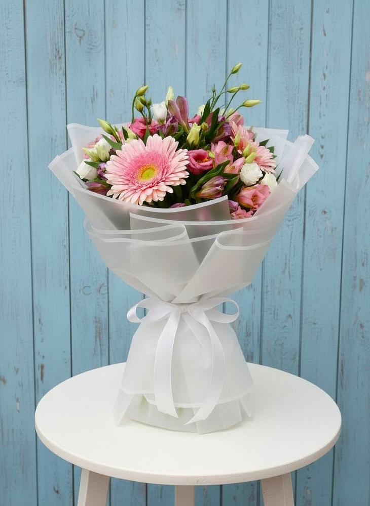 Букет цветов из: Герберы, Альстромерии и Лизиантусы в Мысхако