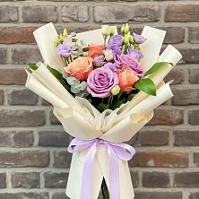 Букет цветов из:  Лизиантусы и Розы в Мысхако