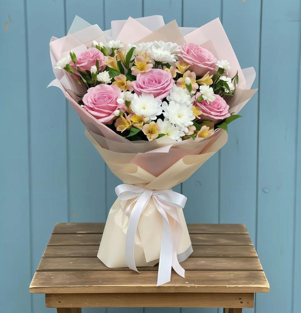 Букет цветов из: Гвоздики, Орхидеи и Розы в Мысхако