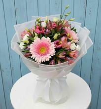 Букет цветов из:  Герберы, Альстромерии и Лизиантусы в Мысхако