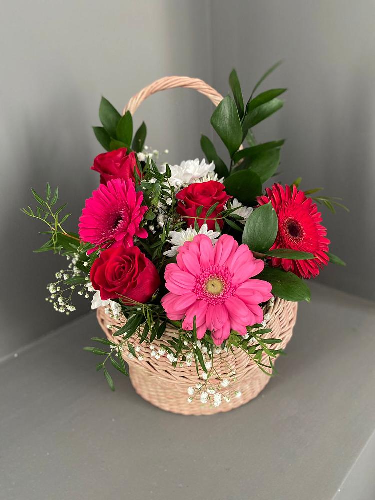 Цветочная композиция из Розы, Хризантемы и Герберы в корзине в Мысхако
