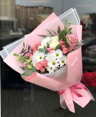 Букет цветов из: Розы, Лизиантусы и Хризантемы в Мысхако